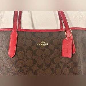 Coach  City Tote In Signature Canvas Brown 1941 Red
Signature coated canvas.